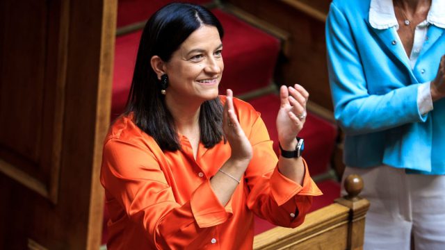 Ψηφίστηκε το νομοσχέδιο του Υπουργείου Εργασίας για το 13ωρο – Αντιδράσεις και απουσίες στη Βουλή