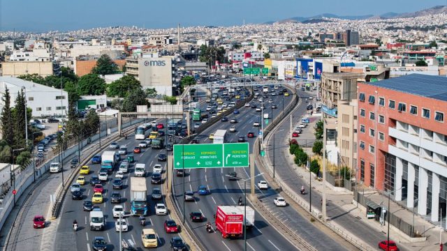 Κίνηση 1/10: Δραματική συμφόρηση στον Κηφισό – Μποτιλιάρισμα σε κέντρο και Πειραιά
