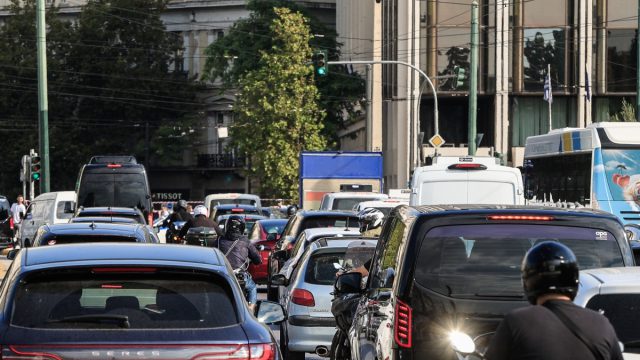 Κίνηση: Μποτιλιάρισμα σε Κηφισό, Κηφισίας, Μεσογείων, κέντρο – Καθυστερήσεις και στην Αττική Οδό