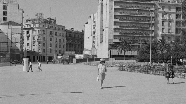 Κουίζ για την παλιά Αθήνα: Αναγνωρίζεις την πλατεία; Είναι από τις πιο γνωστές