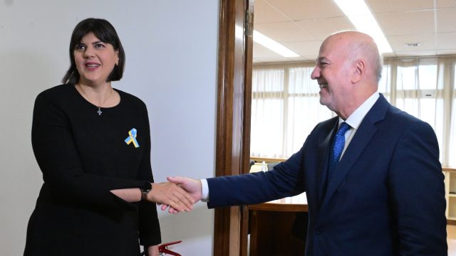 Στην Αθήνα η Λάουρα Κοβέσι: Η καλημέρα στα ελληνικά και η συνάντηση με Φλωρίδη
