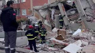 Κωνσταντινούπολη: Νεκρά ανασύρθηκαν δύο παιδιά από τα συντρίμμια – Η οικογένεια βρισκόταν στο κτίριο τη στιγμή της κατάρρευσης