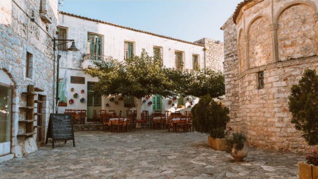 Φθινοπωρινή μαγεία στη Μάνη: Πύργοι, θάλασσα και τα καλύτερα tips για εκδρομή