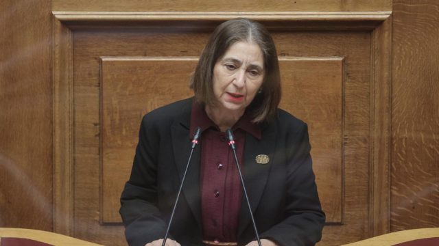 Λιποθύμησε στη Βουλή η Μαρία Αθανασίου της Ελληνικής Λύσης – Διεκόπη η συνεδρίαση για το εργασιακό νομοσχέδιο