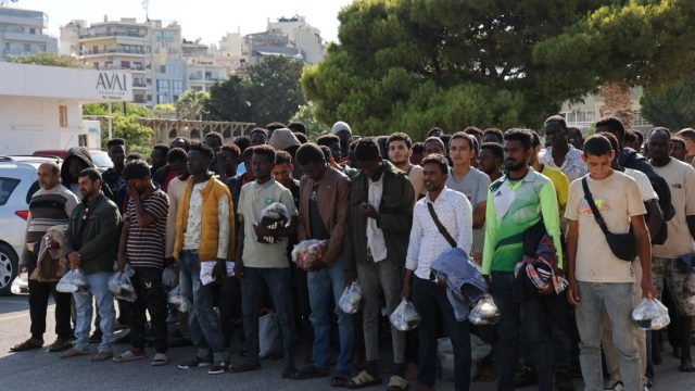 Μεταναστευτικό: 26 ΜΚΟ έλαβαν πάνω από 175 εκατ. ευρώ – Αυστηρότερο πλαίσιο χρηματοδότησης