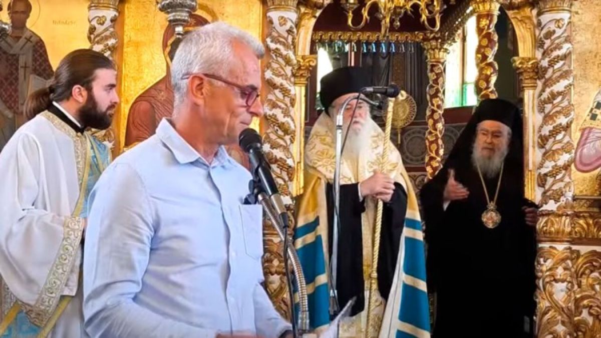 «Δεν με ενόχλησε το ντύσιμο, αλλά το ξεντύσιμό του»: Επιμένει ο Μητροπολίτης Δωδώνης για την εμφάνιση του διευθυντή σχολείου στον ναό