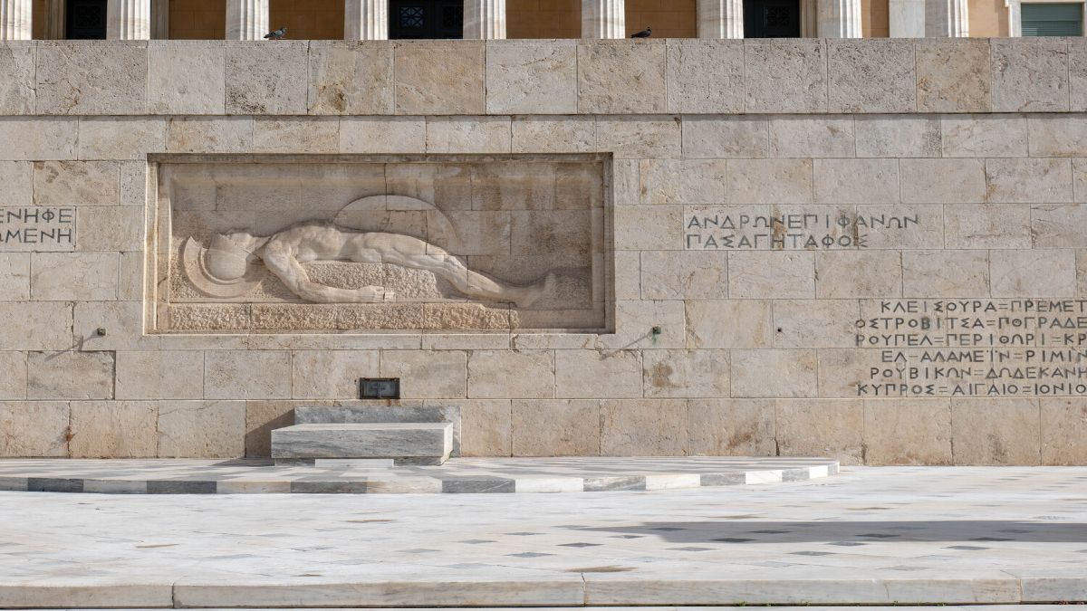ΠΑΣΟΚ: Κατέθεσε αίτηση αντισυνταγματικότητας για την τροπολογία του Μνημείου Αγνώστου Στρατιώτη