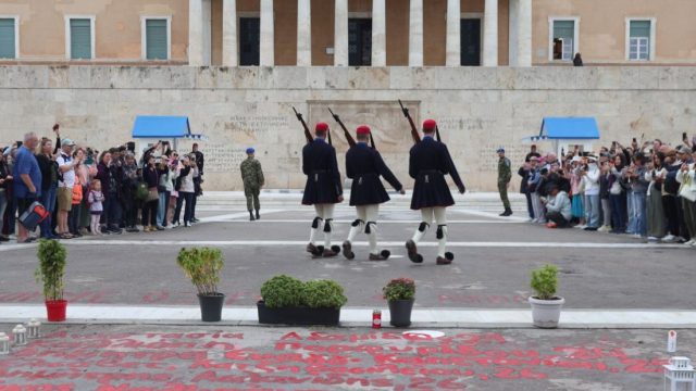Μνημείο Άγνωστου Στρατιώτη: Τέλος οι διαμαρτυρίες και οι καταλήψεις – Αυστηρά πρόστιμα έως €40.000