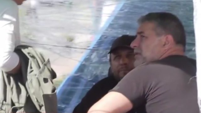 Στο Σύνταγμα ο Βασίλης Μπισμπίκης, για να συμπαρασταθεί στον Πάνο Ρούτσι