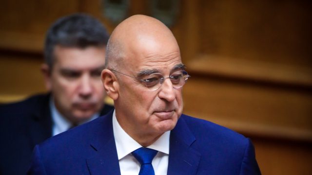 Απών ο Δένδιας από την ομιλία Μητσοτάκη για τον Άγνωστο Στρατιώτη – Έκανε σχόλιο στα social media