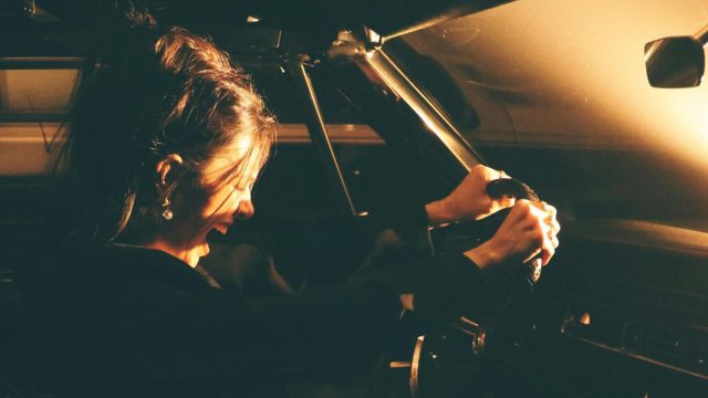 «Νύχτα πήρες το δίπλωμα;» – Από πού βγήκε η φράση και τι σημαίνει