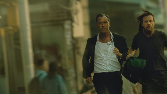 Νο1 στην Ελλάδα: Η νέα σειρά του Netflix με τους Τζουντ Λο και Τζέισον Μπέιτμαν
