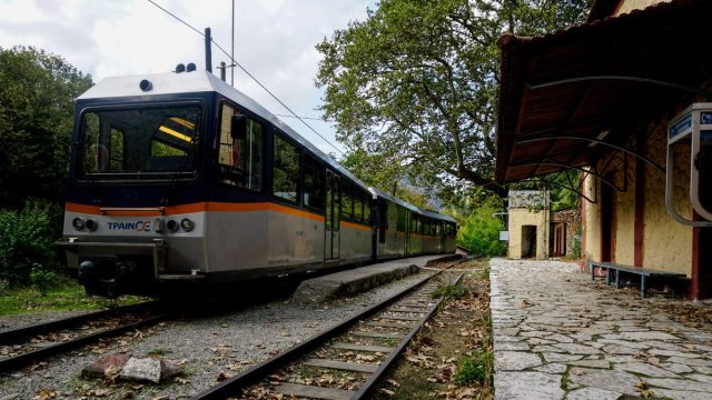 Καλάβρυτα: Ακινητοποιήθηκε ο Οδoντωτός – Εγκλωβίστηκαν σε απόκρημνο σημείο οι επιβάτες