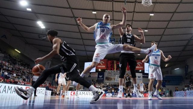 Έπος του ΠΑΟΚ στην Πολωνία: Νίκη-θρίλερ (94-93) επί της Άνβιλ στην παράταση με καλάθι του Μπράουν στο νήμα