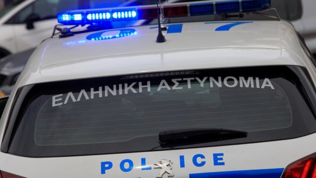 Τραγωδία στον Άγιο Παντελεήμονα: Ένας νεκρός και ένας τραυματίας μέσα σε διαμέρισμα