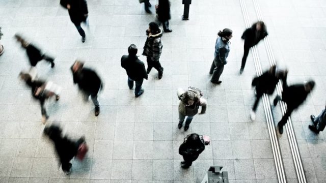 Δουλεύουμε περισσότερο από κάθε χώρα στην Ε.Ε. χωρίς να λαμβάνουμε μεγαλύτερες αμοιβές