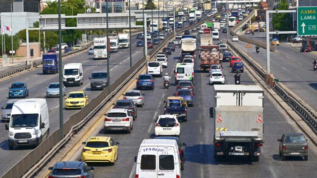 Τσουχτερά πρόστιμα σε «ξεχασιάρηδες» για ΚΤΕΟ, ανασφάλιστα οχήματα και απλήρωτα τέλη – Πώς λειτουργεί το νέο σύστημα