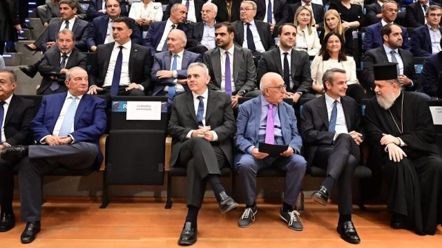 Χωρίς τον Αντώνη Σαμαρά η παρουσίαση βιβλίου του Ευριπίδη Στυλιανίδη – Η χειραψία Μητσοτάκη και Καραμανλή