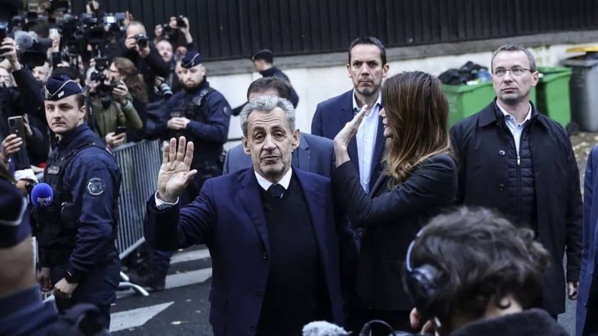 «Καλώς ήρθες, Σαρκοζί!» – Φρενίτιδα στα κελιά για τον πρώτο ηγέτη της ΕΕ που φυλακίζεται