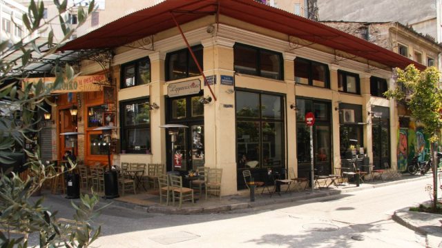 Το Σερμπετόσπιτο της Νάνσυ: Εκεί που η αμαρτία γίνεται γλυκιά παράδοση!