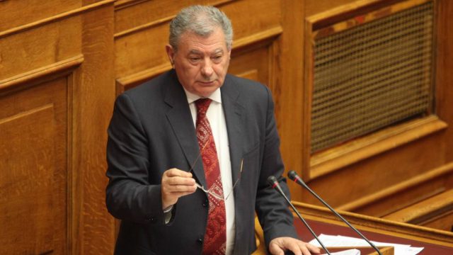 «Δέχτηκε επίθεση, είχε αμυντικά χτυπήματα»: Η κατάθεση του γιου του Σήφη Βαλυράκη στη δίκη για τη δολοφονία του