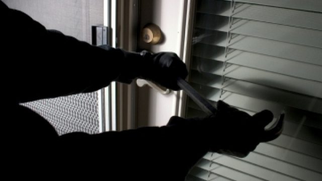 Ξυλοδαρμός οικογένειας στην Άνοιξη: Μπήκαν σε σπίτι με ρόπαλο και μαχαίρι – Θύμα και μια εγκυμονούσα
