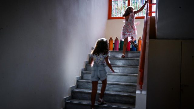 «Οι γιατροί ξέσπασαν σε λυγμούς»: Σπαραγμός για τον αιφνίδιο θάνατο της 10χρονης σε σχολείο σε Ασπρόπυργο