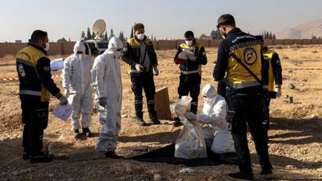 Φρικώδης αποκάλυψη: Το καθεστώς Άσαντ μετέφερε κρυφά μαζικό τάφο με χιλιάδες πτώματα