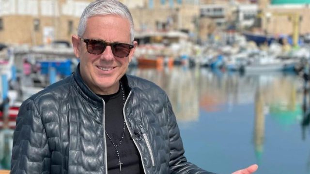 «Οι κουφαλίτσες του πολιτικού συστήματος τα βρίσκουν όποτε θέλουν»: Ξεσπάει ο Τάσος Δούσης για την κατάντια του ελληνικού κράτους