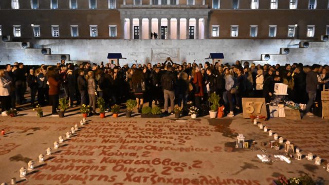 ΣΥΡΙΖΑ για τον Άγνωστο Στρατιώτη: Η κυβέρνηση αντί να ζητήσει συγγνώμη από τον Πάνο Ρούτσι, κάνει επίδειξη ακροδεξιάς ρητορικής