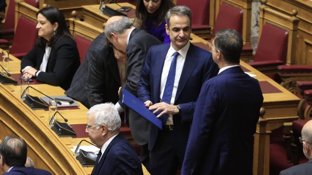 Στη Βουλή νέα ποινική δικογραφία για τα Τέμπη – Αφορά και τον Μητσοτάκη