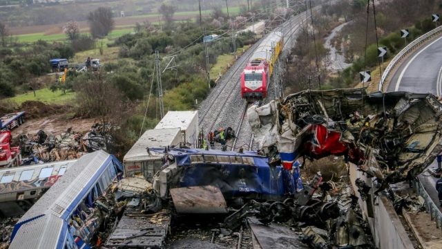 Τραγωδία στα Τέμπη: Κείμενο διαμαρτυρίας 50 συγγενών θυμάτων για την ανακριτική διαδικασία
