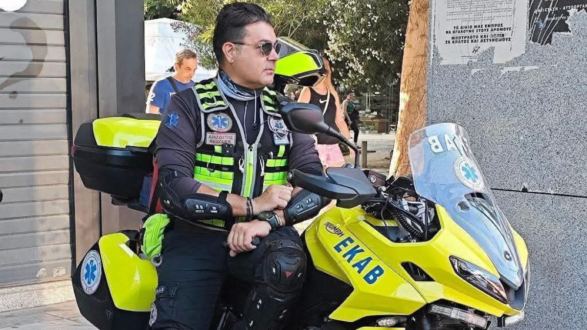 Θρήνος στο ΕΚΑΒ: Πέθανε ο ήρωας διασώστης μετά από 48 μέρες στη ΜΕΘ – Δεν τα κατάφερε μετά το τροχαίο