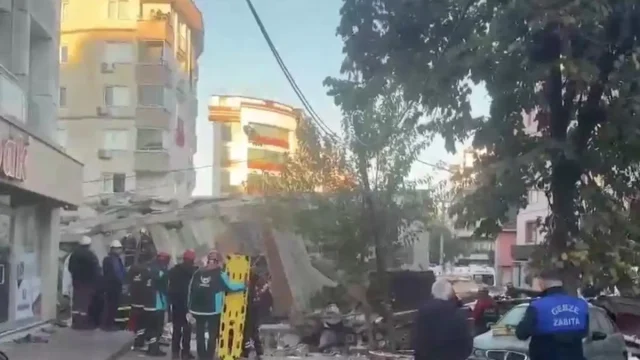 Δράμα στο Κοτζαελί της Τουρκίας: Κατέρρευσε εξαώροφο κτίριο – Φόβοι για παγιδευμένους