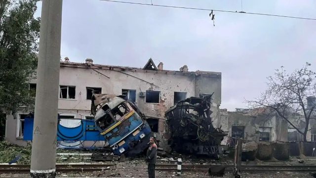 Τρόμος σε σιδηροδρομικό σταθμό της Ουκρανίας: 23χρονος βομβιστής σκόρπισε τον θάνατο – 4 νεκροί