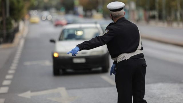 Στον εισαγγελέα 26χρονος οδηγός: Έτρεχε χωρίς δίπλωμα και με 174 χλμ/ώρα στην Περιφερειακή Υμηττού