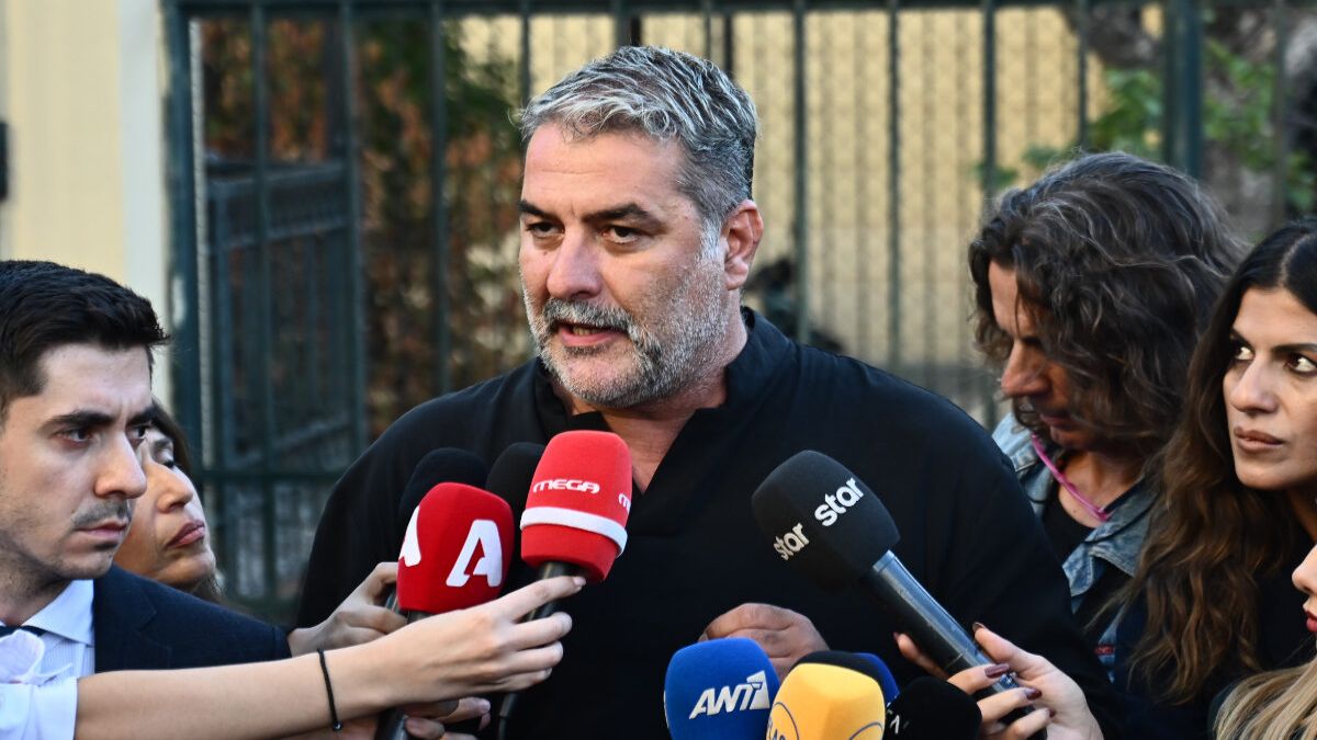 Βασίλης Μπισμπίκης: Πήγε με τσουρέκι στη γειτόνισσα που της χτύπησε τη μάντρα και της ζήτησε να αποσύρει τη μήνυση