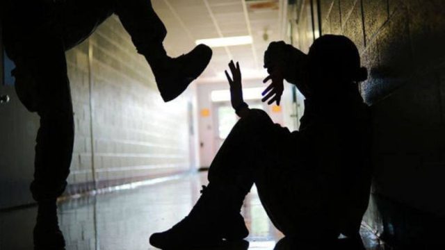 «Τον σακάτεψε»: Μαχαιρώματα μεταξύ δύο 13χρονων στην Τρίπολη – Ένας μαθητής σε κρίσιμη κατάσταση