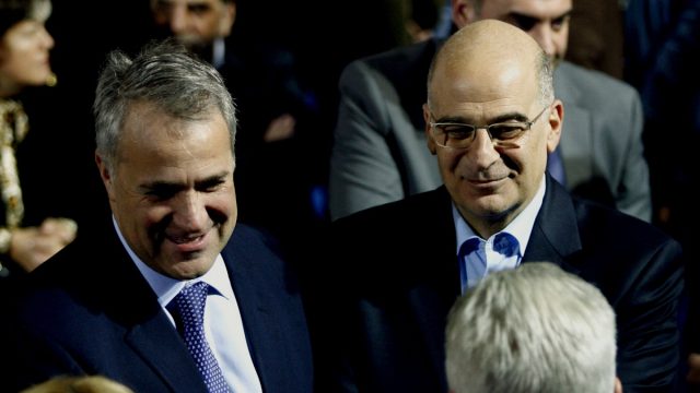 «Όνειδος για τη δημοκρατία» – Το σχόλιο Δένδια για την επίθεση κατά του Μάκη Βορίδη