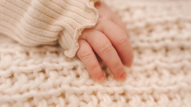 Πατήσια: Σώθηκε το κοριτσάκι που εισέπνευσε μαριχουάνα του πατέρα του – Κινδύνευσε με ανακοπή