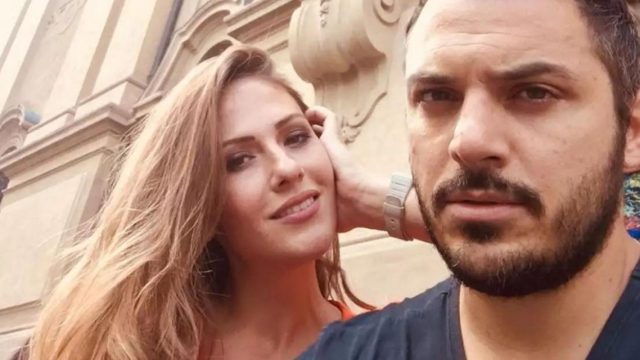 Μαίνεται η κόντρα Δόξα – Δεληθανάση: Συνελήφθη η πρώην σύζυγός του μετά από καταγγελία του