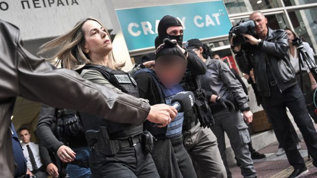 Σαλαμίνα: Στην Ευελπίδων η καθ’ ομολογίαν δολοφόνος της 75χρονης – Η υπερασπιστική γραμμή της