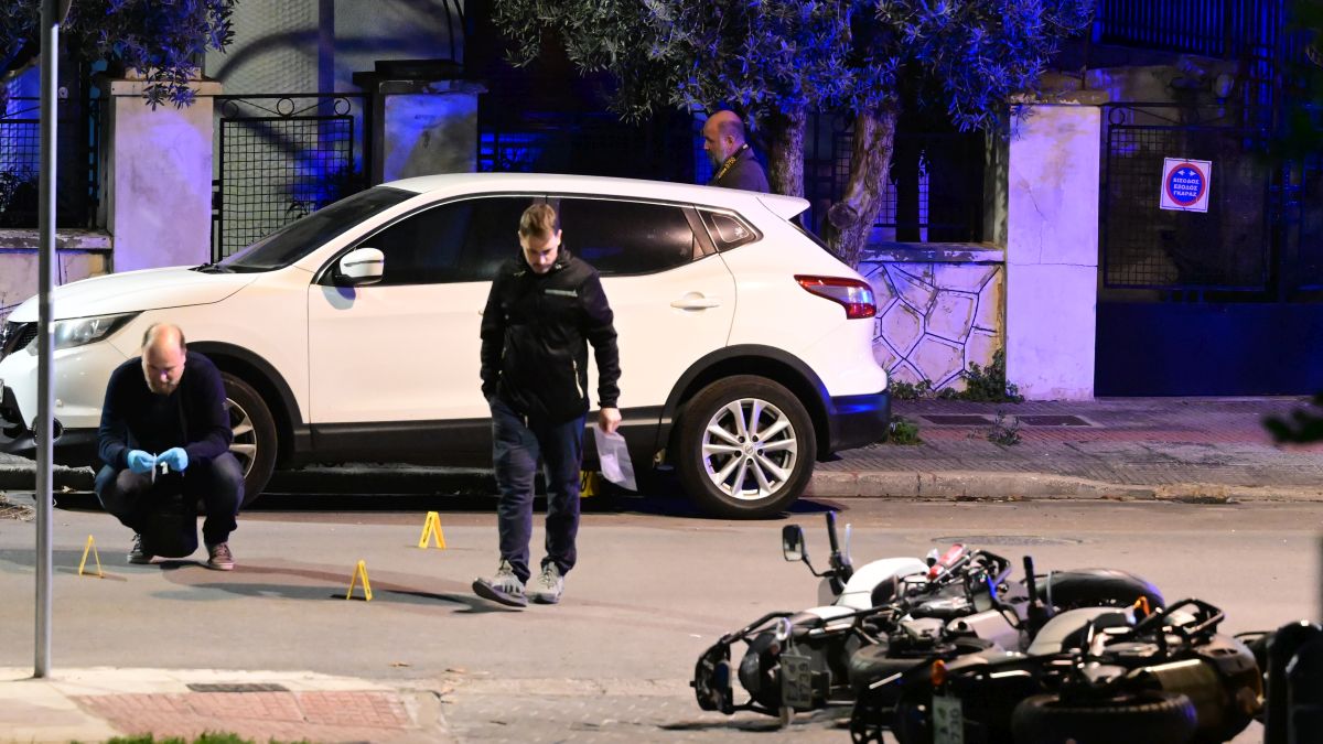 Θρίλερ στον Άγιο Δημήτριο: Άφαντοι οι διαρρήκτες που εμβόλισαν μηχανές της ΔΙ.ΑΣ. Που εστιάζει η ΕΛ.ΑΣ.;
