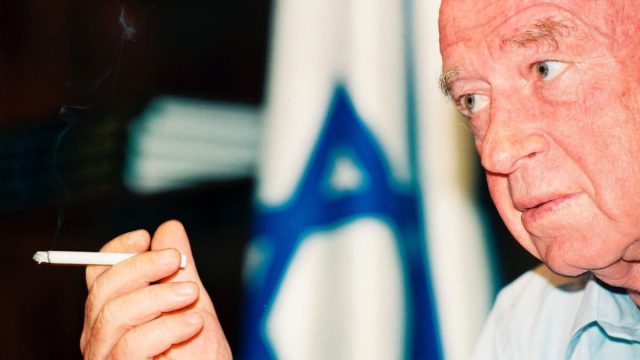 Σαν σήμερα, 04 Νοεμβρίου 1995: Η «σφαίρα» που σκότωσε την ειρήνη – Η δολοφονία του Ισραηλινού πρωθυπουργού, Γιτζάκ Ράμπιν!