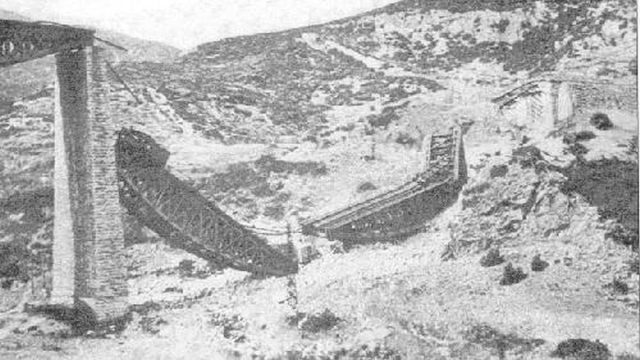 Σαν σήμερα, 25 Νοεμβρίου 1942: Άγγλοι κομάντος και έλληνες αντάρτες ανατινάζουν τη γέφυρα του Γοργοποτάμου