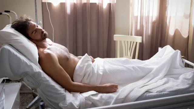 Grand Hotel spoiler: Backstage υλικό από την επιστροφή του Γιάννη Κουκουράκη – Πότε θα τον δούμε;