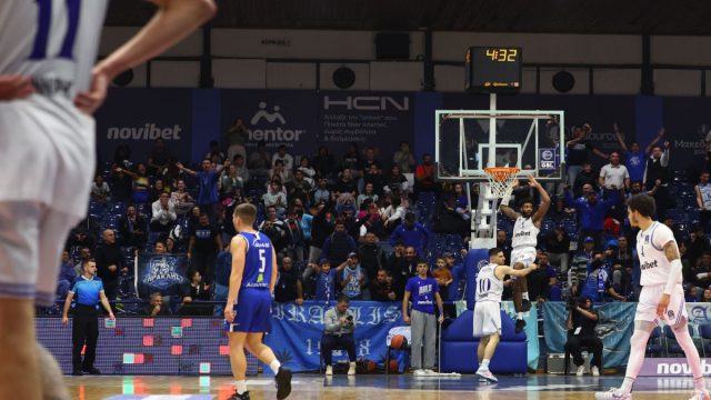 Ανησυχία στο «Ιβανώφειο»: Έσπασε ξύλινη κερκίδα κατά τη διάρκεια αγώνα του Ηρακλή – Τραυματίστηκαν φίλαθλοι
