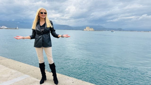 «Happy Hours» στο κοσμοπολίτικο Ναύπλιο: Η Μάγδα Τσέγκου αποκαλύπτει τα μυστικά της πρώτης πρωτεύουσας της Ελλάδος
