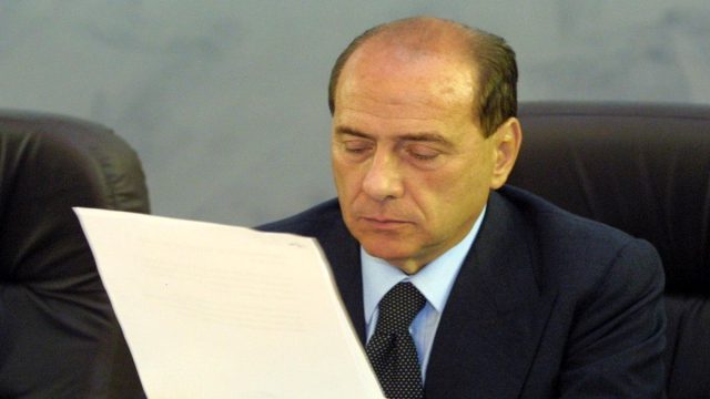 Σαν σήμερα, 12 Νοεμβρίου 2011:  Η οικονομική κρίση οδηγεί τον Σίλβιο Μπερλουσκόνι σε παραίτηση από την πρωθυπουργία της Ιταλίας