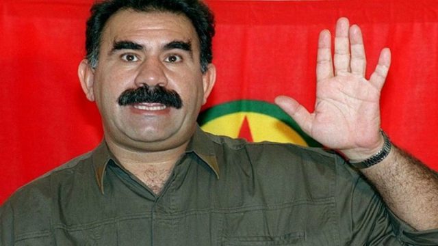 Σαν σήμερα, 12 Νοεμβρίου 1998: Συλλαμβάνεται στο αεροδρόμιο Φιουμιτσίνο της Ρώμης ο ηγέτης του PKK, Αμπντουλάχ Οτσαλάν